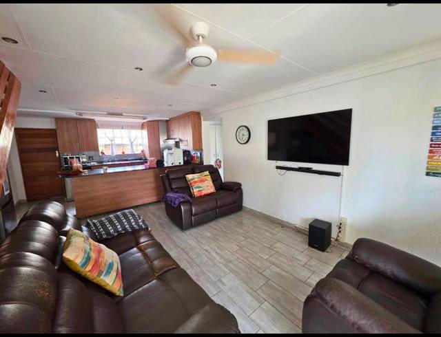 4 BEDROOM PROPERTY TO RENT IN GLEN MARAIS